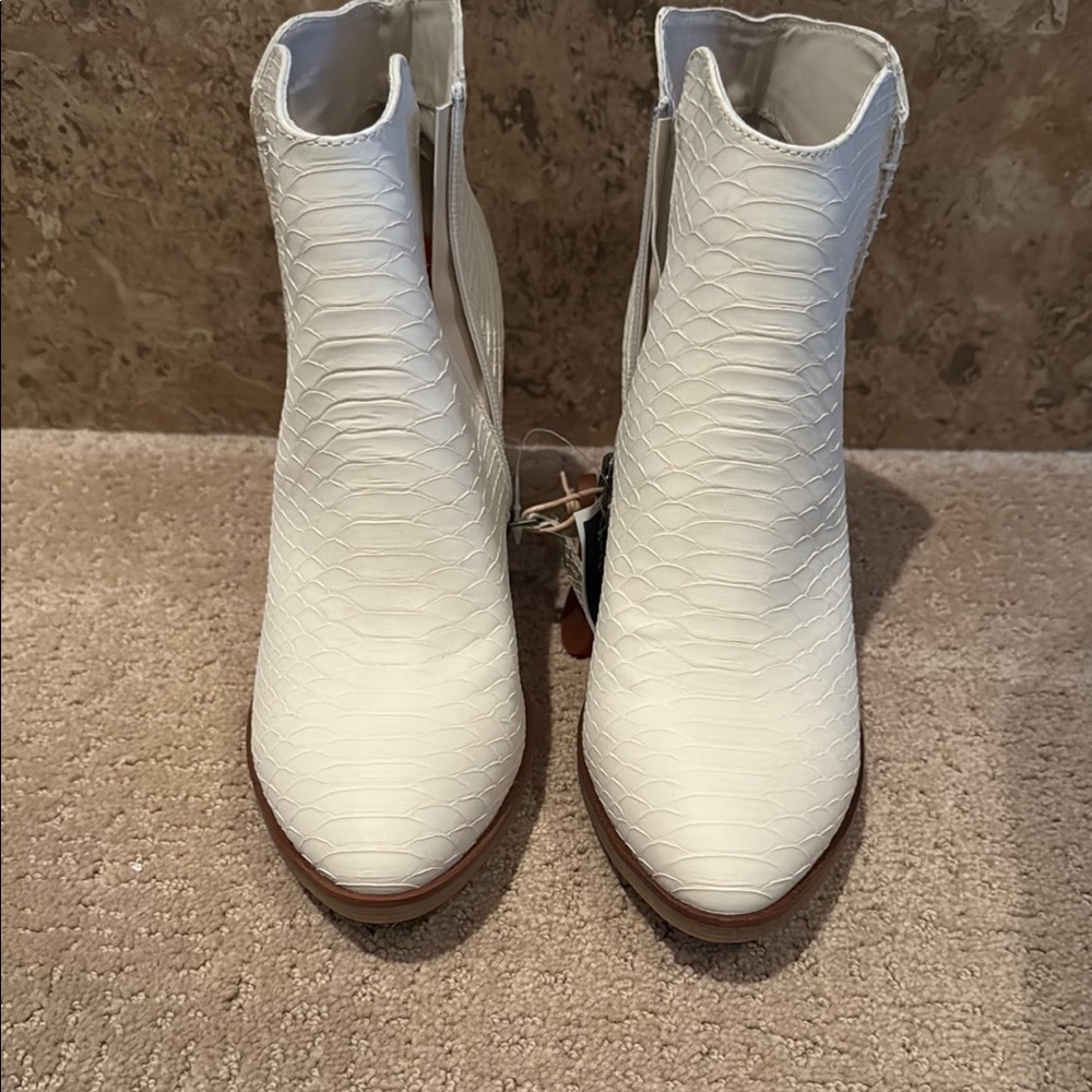 MIA White Textured Women's Ankle Boots